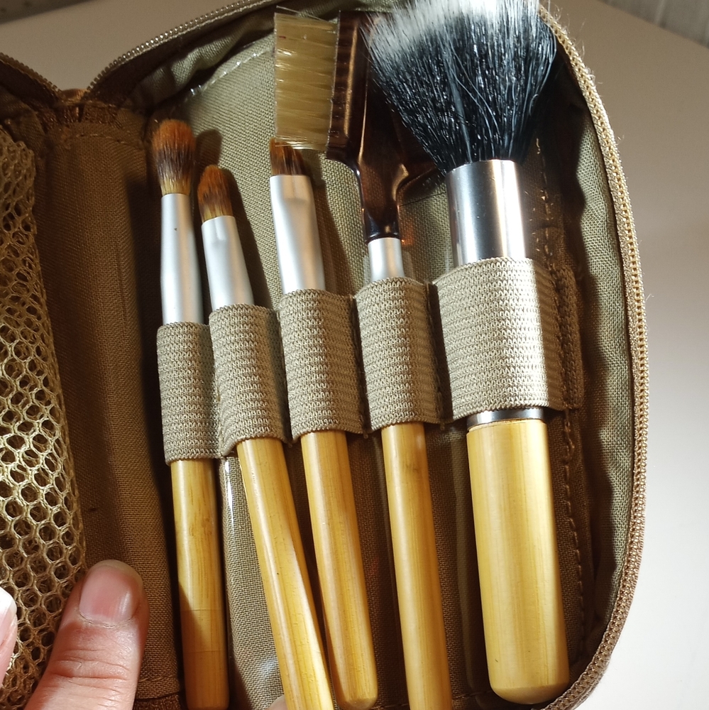 💥PRICE DROP💥never used set if 5 makeup brushes